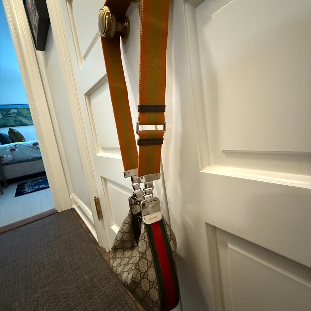 Fabulous Gucci Small Attache Bag--Like New! - Picture 6 of 9